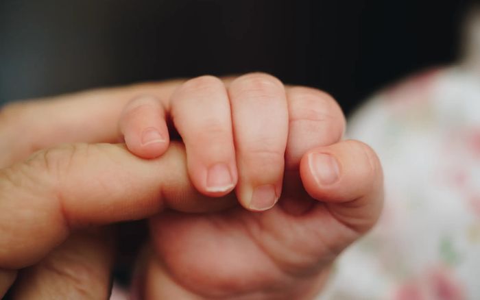 Bé gái 6 tháng tuổi bị ngộ độc nghiêm trọng vì thói quen của mẹ