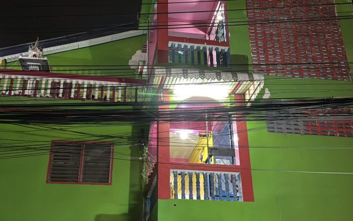 Cho trai đẹp thuê phòng trọ, chủ nhà sốc nặng sau khi mở cửa kiểm tra