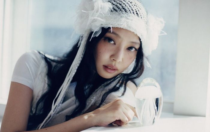 Jennie (BLACKPINK) bất ngờ công khai hẹn hò?