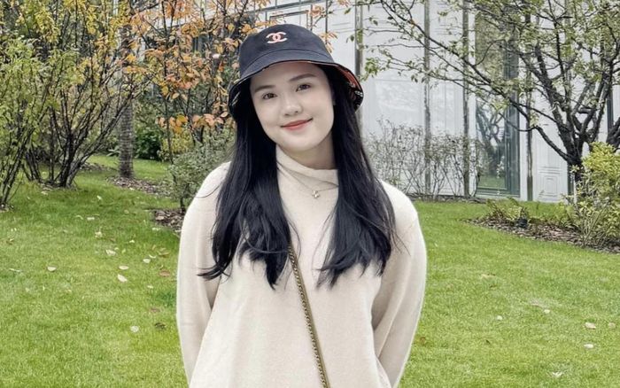 Nhan sắc gây sốt của vợ Duy Mạnh trong tiệc sinh nhật chồng