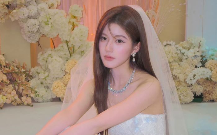 Nóng nhất giải trí Hoa ngữ lúc này, Triệu Lộ Tư mặc áo cưới đẹp như cô dâu bước ra từ tiểu thuyết ngôn tình