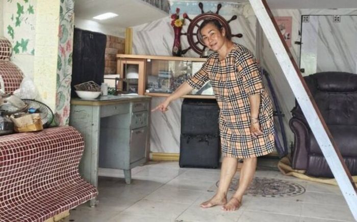 'Quái vật' khổng lồ bị lũ cuốn vào nhà rồi nuốt chửng con mèo, người dân kinh hãi khi kiểm tra