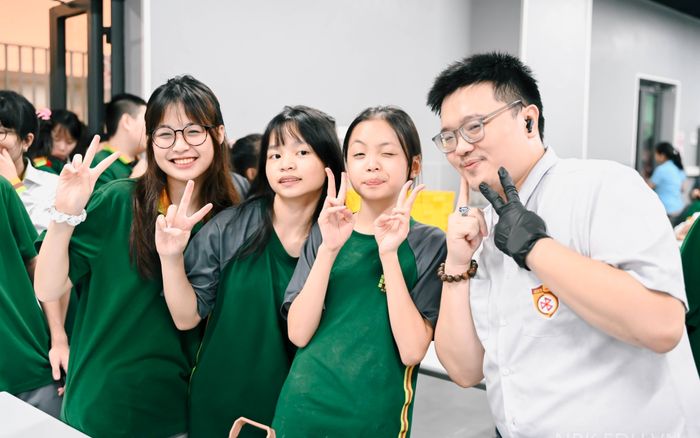 Hà Nội: Ngập lụt khắp nơi, nhiều trường tổ chức bữa ăn miễn phí cho học sinh