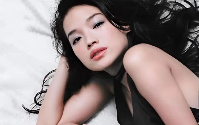 Quá khứ táo bạo của mỹ nhân đọ sắc 'bất phân thắng bại' với Hồ Ngọc Hà