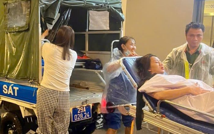 Xe cấp cứu chở sản phụ chuyển dạ sinh non chết máy do mưa bão và cái kết ấm lòng