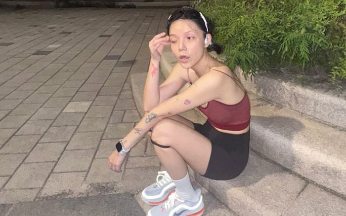 Nữ ca sĩ lộ diện với gương mặt hốc hác, vóc dáng gầy gò khiến fan lo lắng