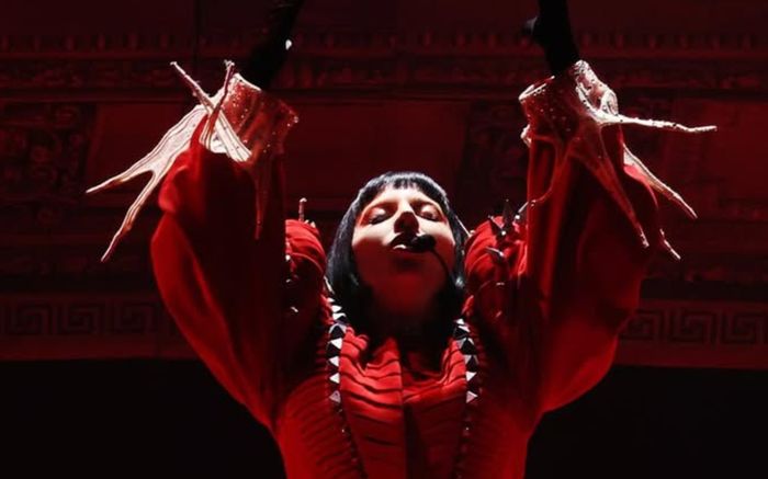 Lady Gaga hủy show vào phút chót, nghẹn ngào gửi lời xin lỗi khán giả