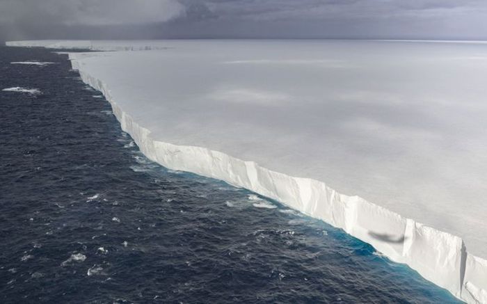 Tảng băng trôi lớn nhất thế giới bị vỡ
