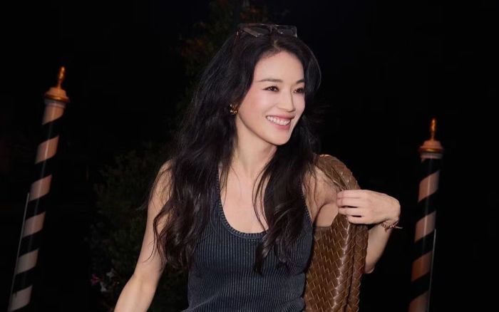 Khó tin về sắc vóc trẻ trung của Thư Kỳ ở tuổi U50