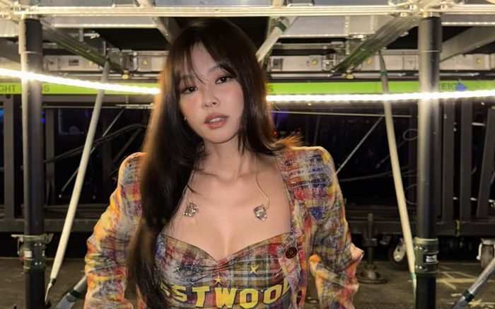Jennie thay đổi sau loạt ảnh 'mặc như không mặc'