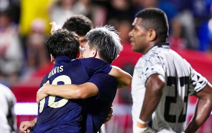 Tuyển Thái Lan thắng cực đậm, tranh vô địch với Iraq