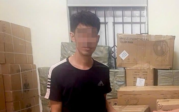 Yêu cầu ô tô có dấu hiệu nghi vấn dừng lại, Cảnh sát kiểm tra liền lộ bí mật của lái xe