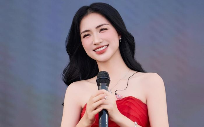 Hòa Minzy gặp sự cố