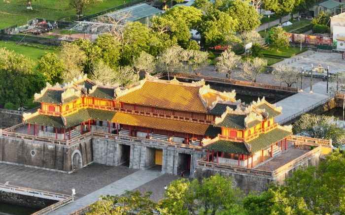 Những địa điểm thơ mộng không thể bỏ qua khi đến Huế