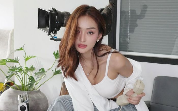 Hoa hậu đình đám bị tố tham ô tài sản khi bán mỹ phẩm gây rúng động