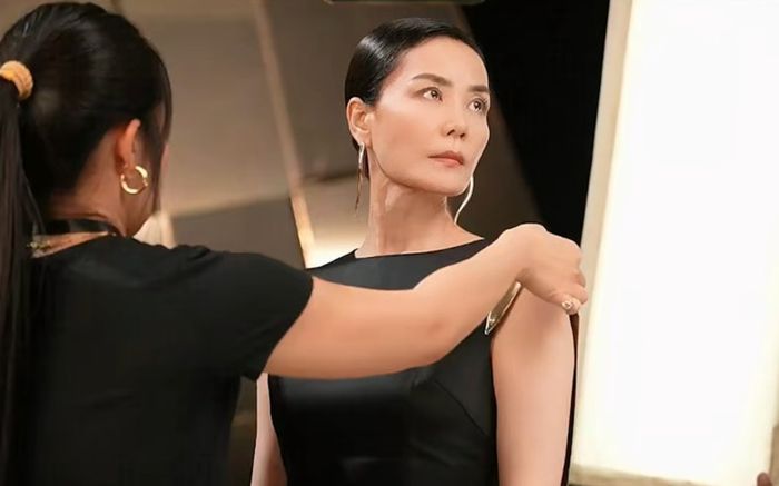 'Thiên hậu' Vương Phi gây tranh luận với loạt ảnh mới