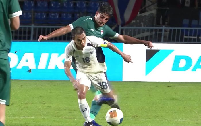 Người Thái phẫn nộ khi Chanathip bị chơi xấu bằng đòn muay Thái