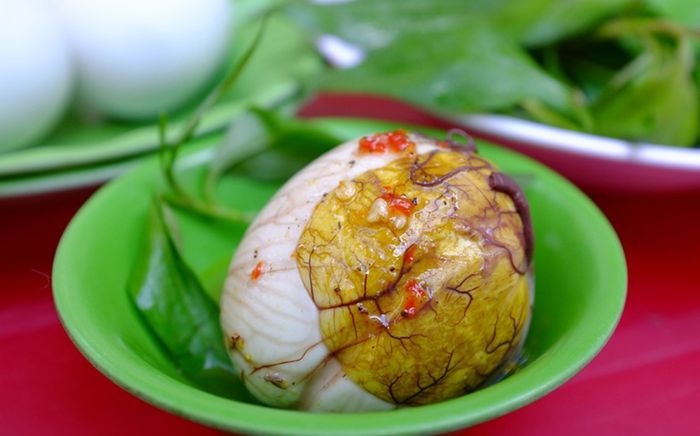 Ăn trứng vịt lộn liên tục, cơ thể sẽ 'phát tín hiệu' gì?