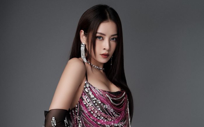 Chi Pu bất ngờ gặp sự cố trên sân khấu