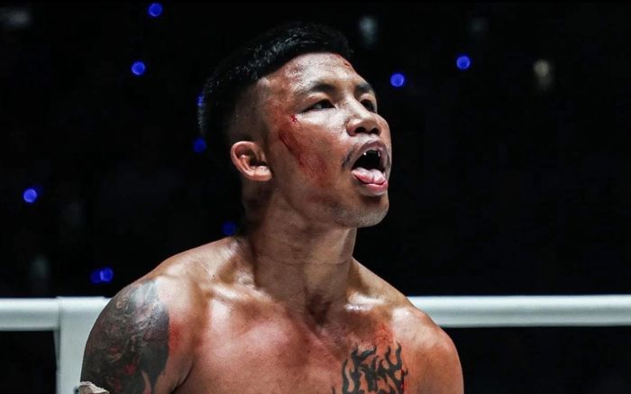 Võ sĩ Muay Thái lừng danh xin lên tuyển Thái Lan đá cặp cùng Supachok