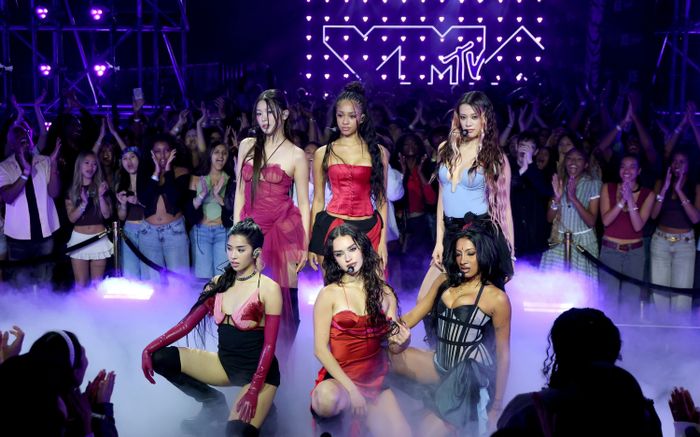Nhóm nữ toàn cầu gây tranh cãi tại VMAs 2025