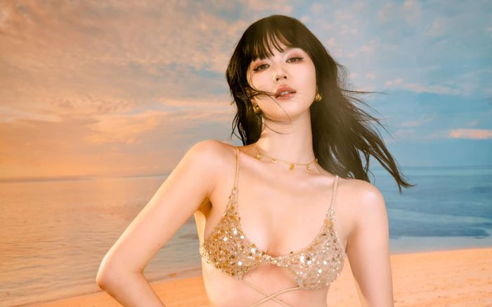 Loạt ảnh mới của Ngọc Trinh gây sốt
