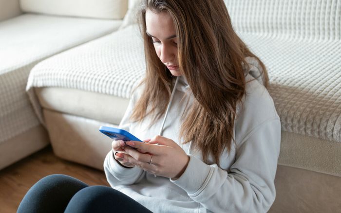 Pháp hướng tới lệnh cấm mạng xã hội với trẻ dưới 15 tuổi