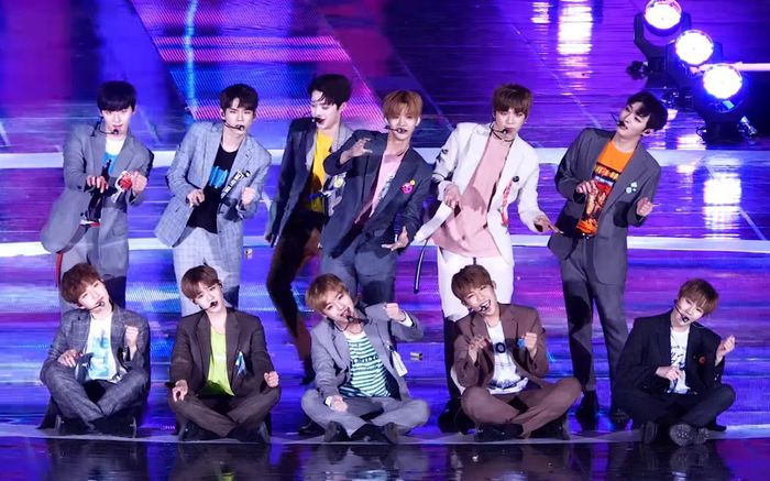 Wanna One tái hợp