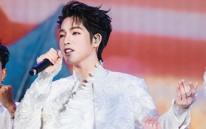 Đức Phúc tặng quà hơn 100 triệu đồng cho khán giả