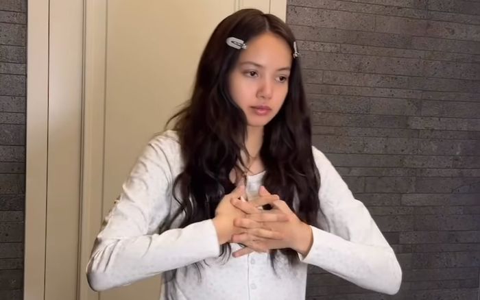 Lisa (BLACKPINK) xuất hiện giữa tin đồn bí mật mang thai, để lộ vóc dáng gây bất ngờ