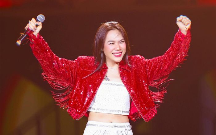 Vòng eo quyến rũ của Mỹ Tâm khi mặc áo crop top