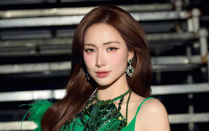 Hòa Minzy đính chính một chuyện về ngày trọng đại