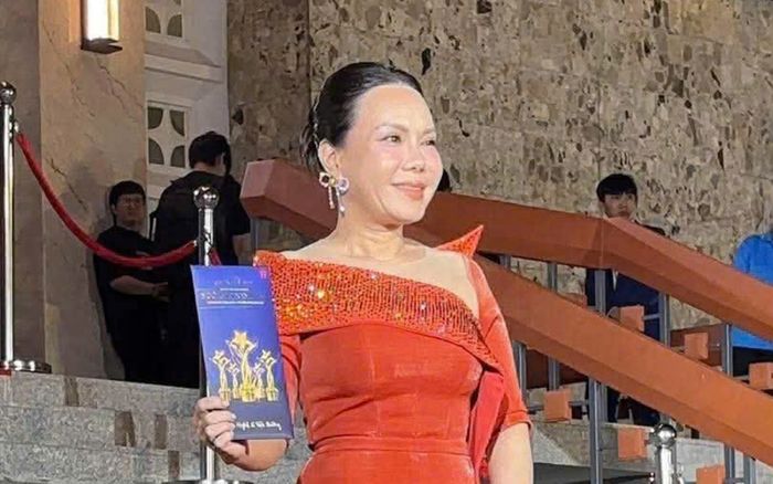 Xứng đáng cho Việt Hương