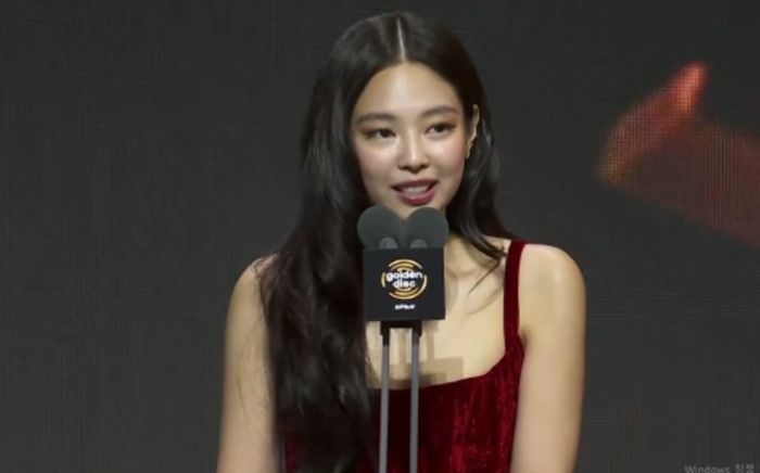 Jennie 'càn quét' lễ trao giải Golden Disc Awards