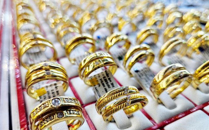 Giá vàng hôm nay (11/1): Giá vàng nhẫn nóng chưa từng thấy