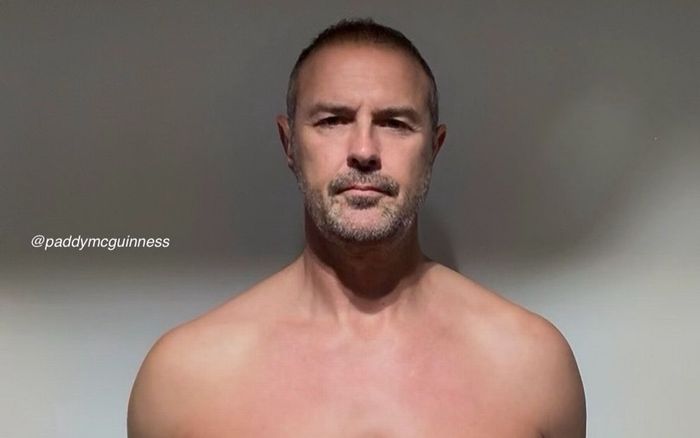 Danh hài 52 tuổi khoe cơ bắp săn chắc sau sự thay đổi ngoạn mục