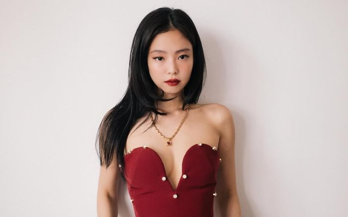 Jennie (BLACKPINK) gây bàn tán với thái độ 'lạnh như băng' ở chốn đông người