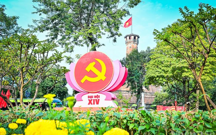 Thủ đô Hà Nội rực rỡ đón chào Đại hội XIV của Đảng