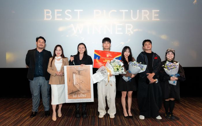 “Lơ lửng” - một góc nhìn khác về nghệ thuật và những giấc mơ dang dở