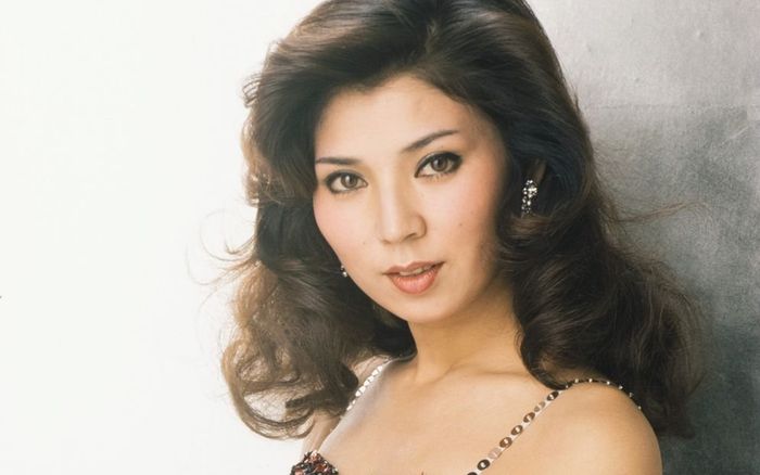 Bức ảnh của nữ ca sĩ đã qua đời bị bán đấu giá hơn 100 triệu đồng gây phẫn nộ