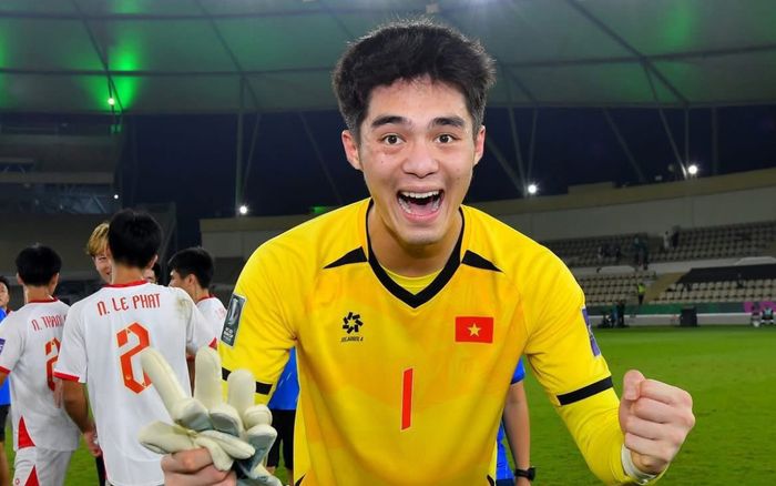 Quyết định đúng của bầu Đức giúp thủ môn Trần Trung Kiên đổi đời