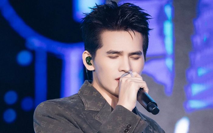 Xúc động cuộc trò chuyện giữa Quốc Thiên và chồng nữ khán giả vừa qua đời