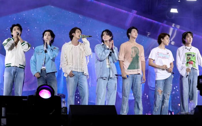 Giá vé world tour 'trên trời' của BTS, cộng đồng fan bất bình: 'Họ đã hoàn toàn đánh mất lương tâm'