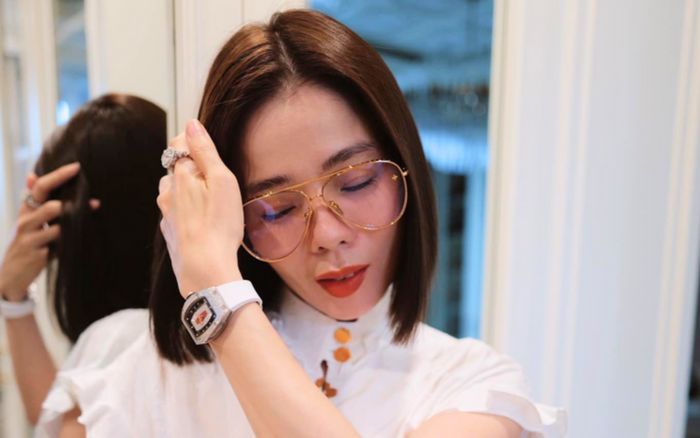 Chiếc đồng hồ hơn 1 tỷ của Lệ Quyên