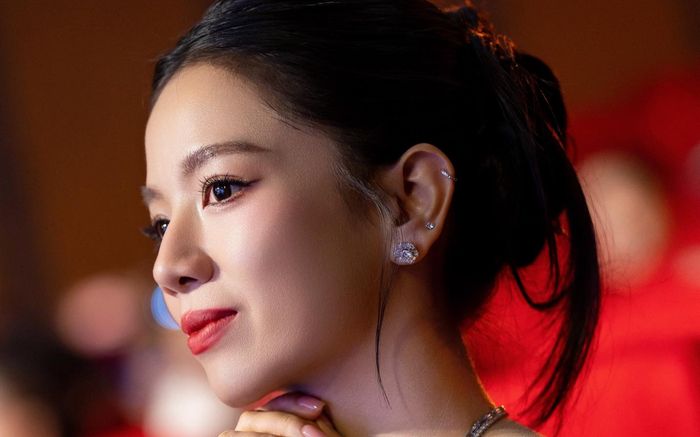 Mỹ nhân Mưa Đỏ liên tục gây 'náo loạn' dạo gần đây, fan đồng loạt đề nghị làm điều này