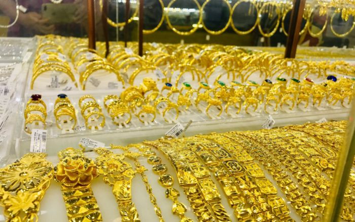 Tin tài chính hôm nay 15/1: Vàng hạ nhiệt sau đỉnh, USD biến động trái chiều