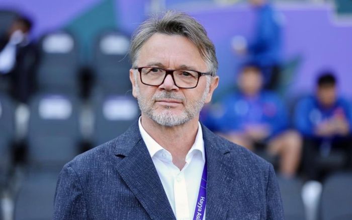 Đừng mượn hào quang Kim Sang Sik để tri ân HLV Troussier