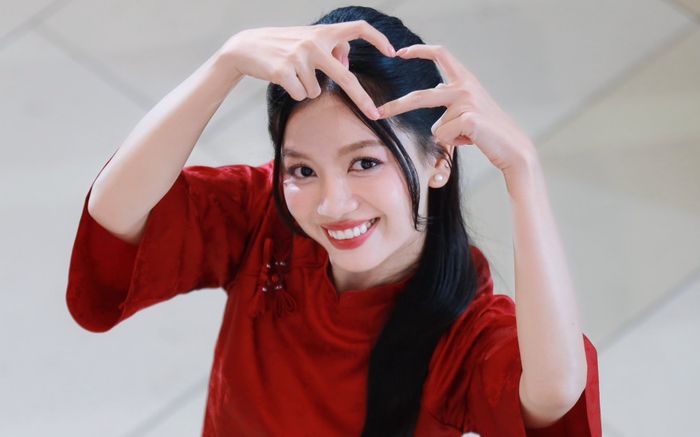 Đồng hồ 5 triệu của mỹ nhân Mưa Đỏ