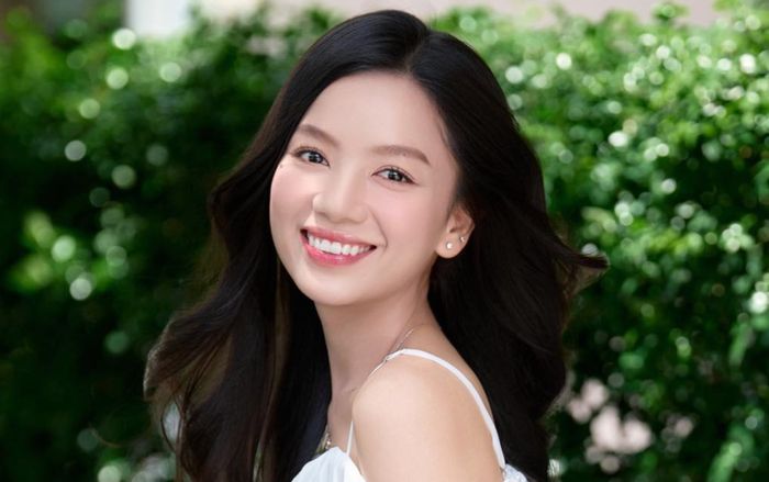 Túi xách 43 triệu của mỹ nhân Mưa Đỏ