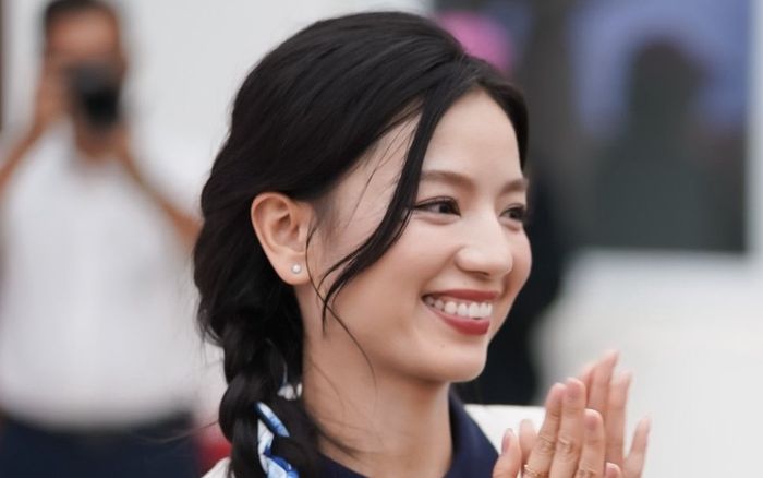 Điện thoại 31 triệu của mỹ nhân Mưa Đỏ